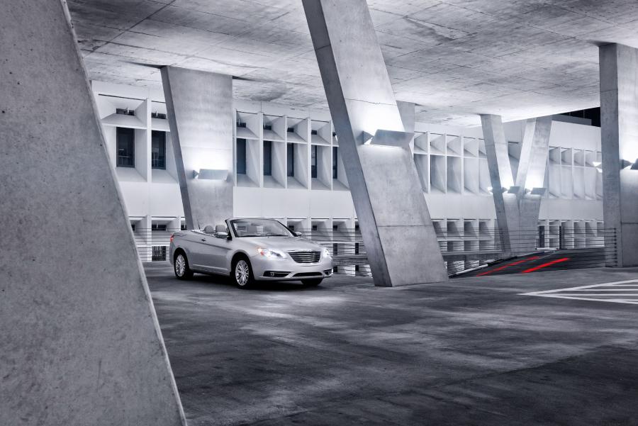  Chrysler 200 Convertible 2011 года  (фото 12 из 73)